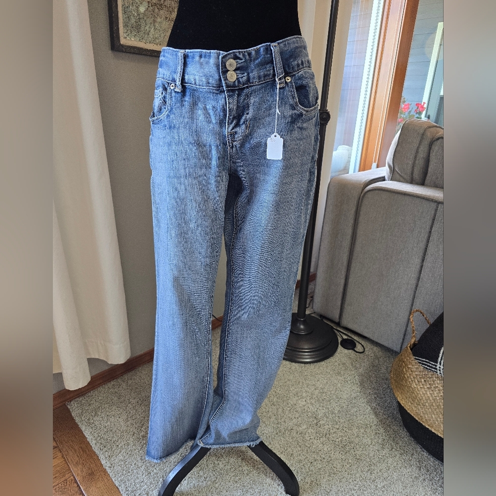 MAURICES Boot cut- embroidered back pockets- Women's Jeans Size 9/10 reg